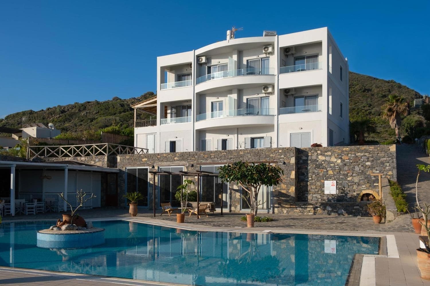 Mochlos Blue, all rooms overlook the pool and the Aegean Sea